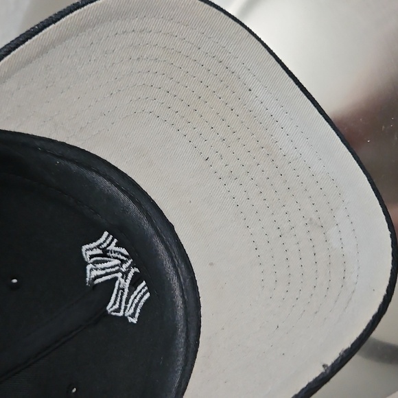 Yankees NY Logo Cap with Rainbow Detail - Picture 5 of 7